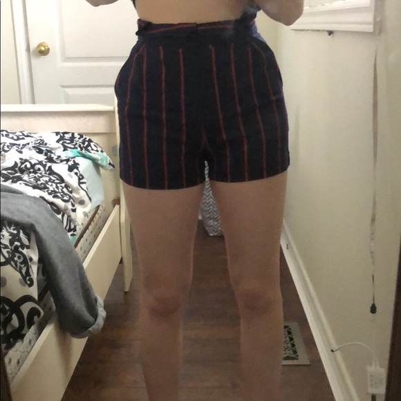sophisticated striped shorts - Picture 1 of 1
